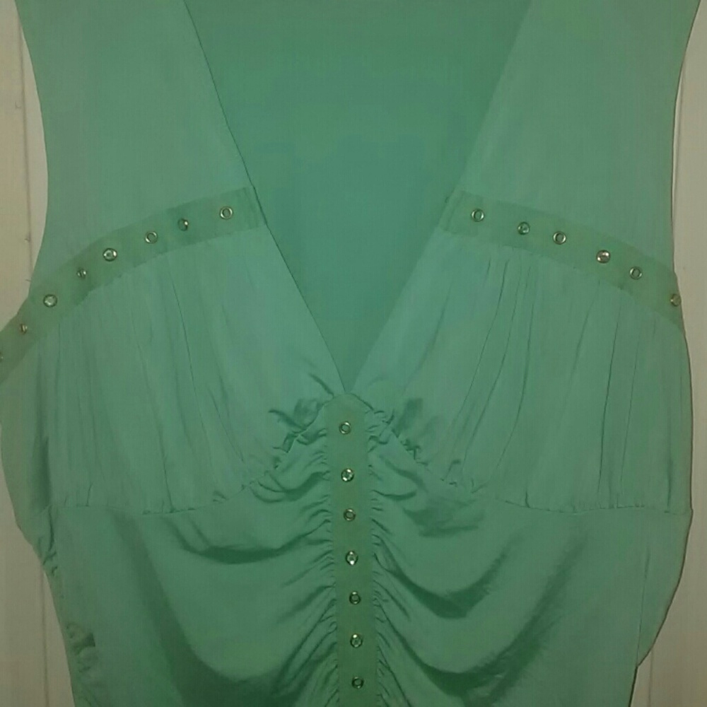 Top - Picture 2 of 4